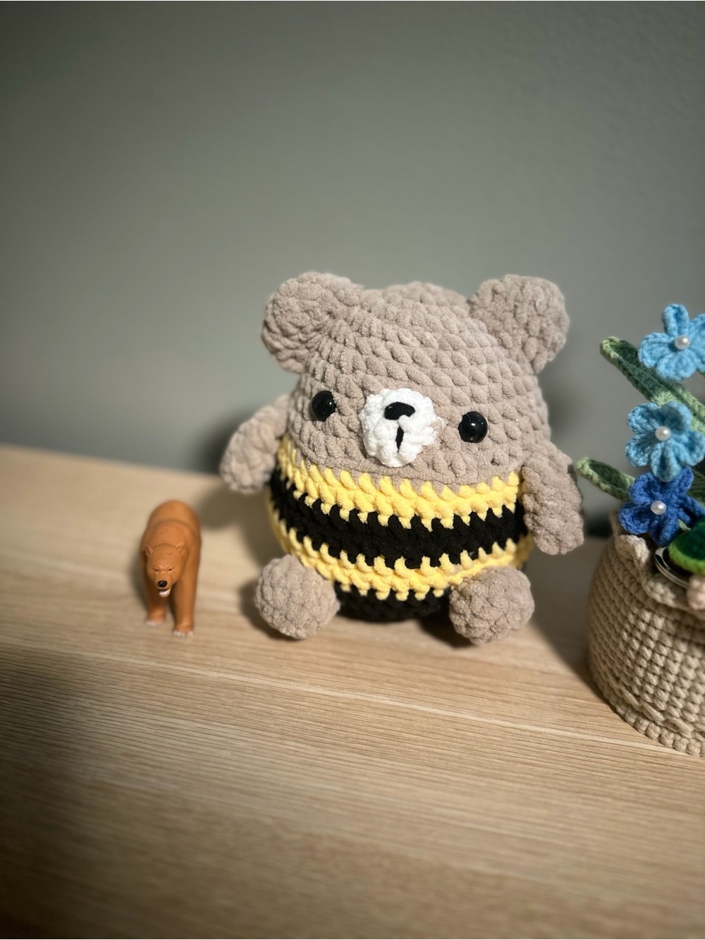 Chubby bear bee